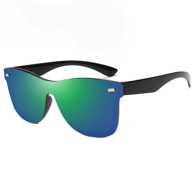 Fashionable Mirrored Beach Sunglasses